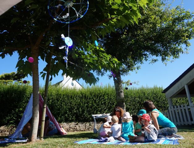 Juillet, Lézards au jardin : tipis sensoriels