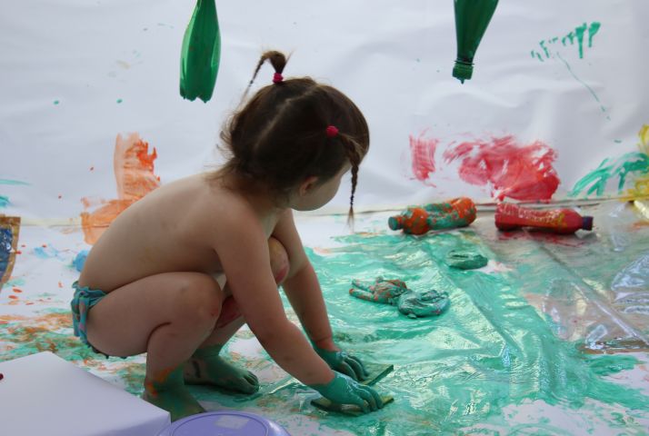Juillet, Lézards au jardin : peinture corporelle